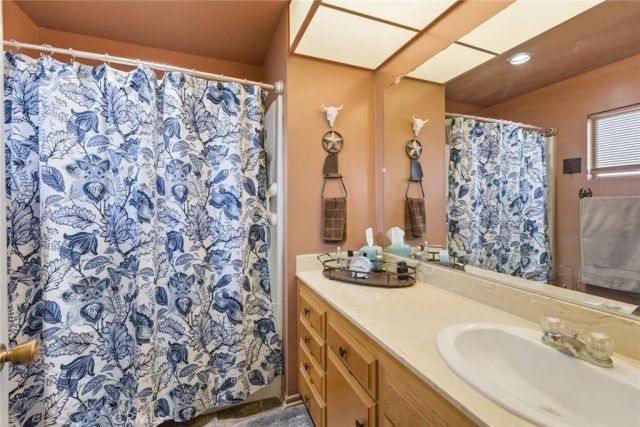 1381 Amberwood, Hemet, CA 92543