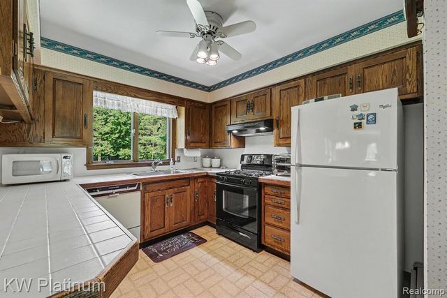 9474 Bartel Road, Columbus, MI 48063