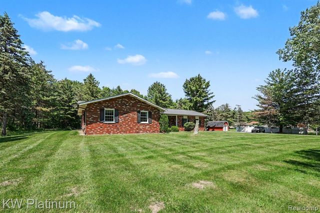 9474 Bartel Road, Columbus, MI 48063