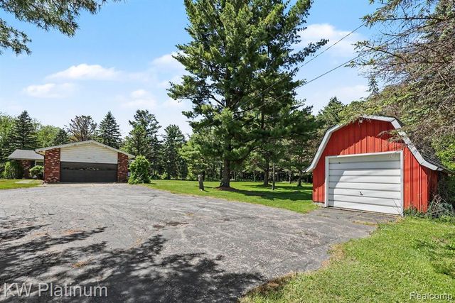 9474 Bartel Road, Columbus, MI 48063
