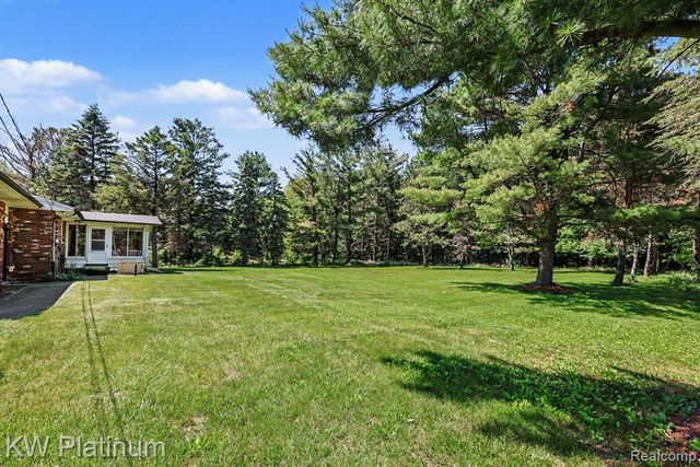 9474 Bartel Road, Columbus, MI 48063
