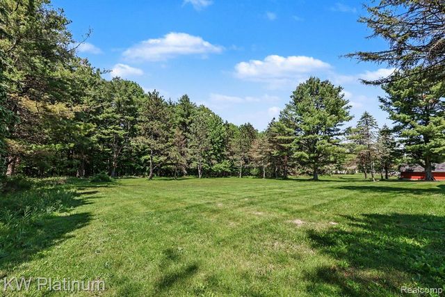 9474 Bartel Road, Columbus, MI 48063