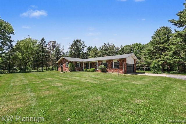 9474 Bartel Road, Columbus, MI 48063