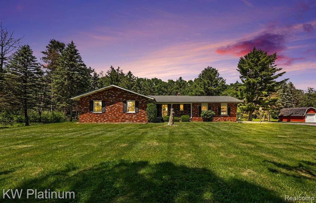 9474 Bartel Road, Columbus, MI 48063