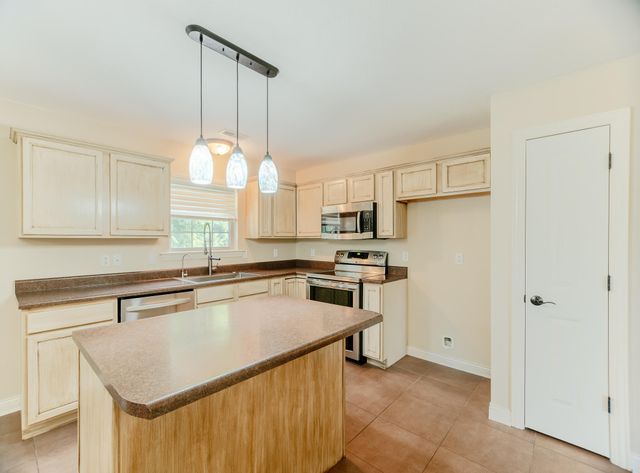 3201 CARMELLO ROCK DR, Columbia, MO 65202