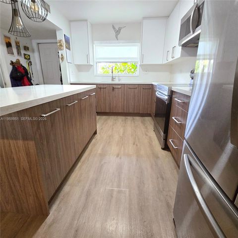 2149 NE 122nd St 2149, North Miami, FL 33181