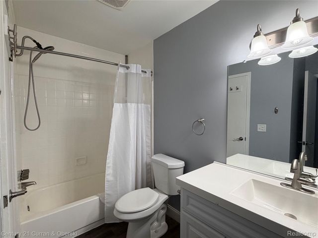 39596 Old Dominion Drive, Clinton Charter Township, MI 48038