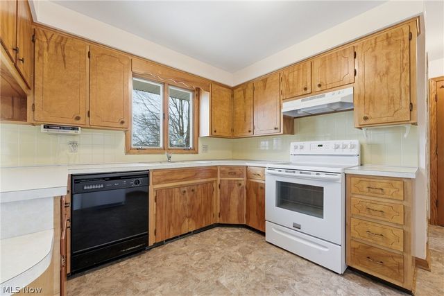 1709 Edmar Street, Louisville, OH 44641