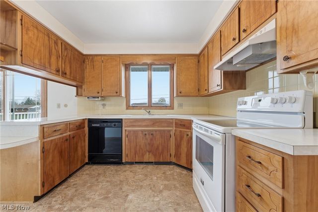 1709 Edmar Street, Louisville, OH 44641