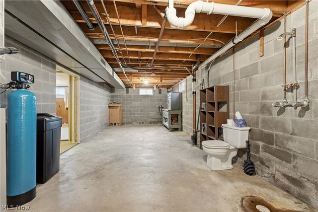 1709 Edmar Street, Louisville, OH 44641