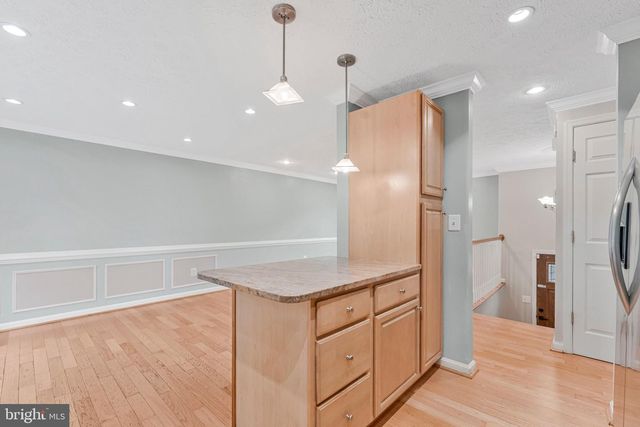 8471 GREAT LAKE LN, Springfield, VA 22153