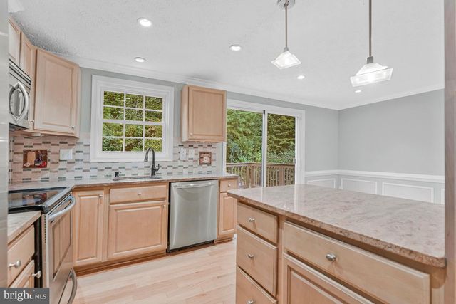 8471 GREAT LAKE LN, Springfield, VA 22153