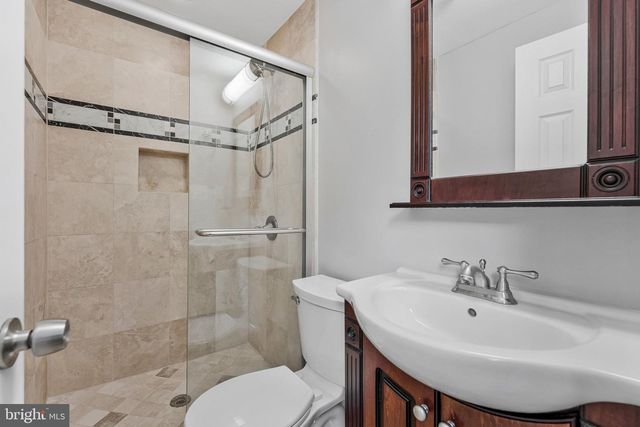 8471 GREAT LAKE LN, Springfield, VA 22153