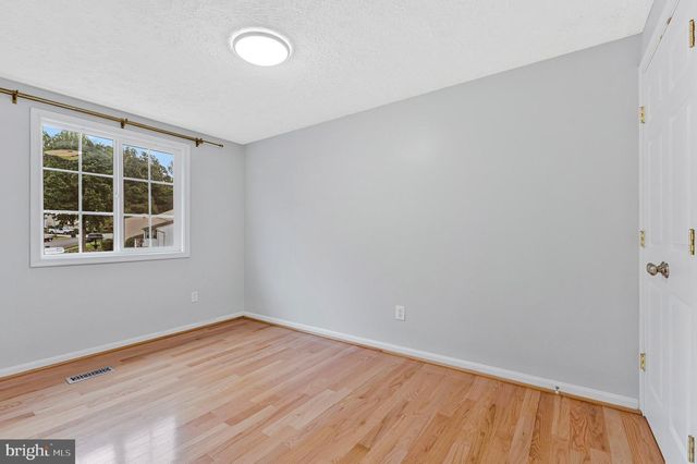 8471 GREAT LAKE LN, Springfield, VA 22153