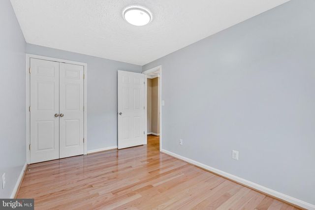8471 GREAT LAKE LN, Springfield, VA 22153