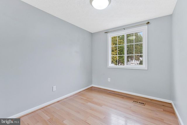 8471 GREAT LAKE LN, Springfield, VA 22153
