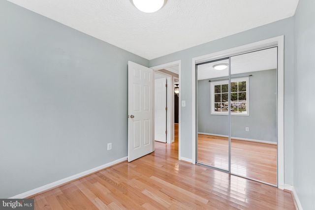 8471 GREAT LAKE LN, Springfield, VA 22153