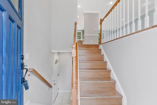 8471 GREAT LAKE LN, Springfield, VA 22153