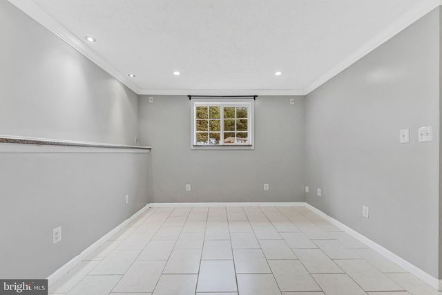8471 GREAT LAKE LN, Springfield, VA 22153