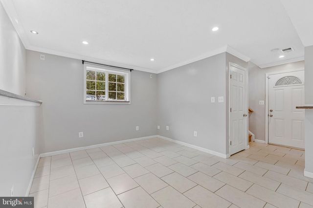 8471 GREAT LAKE LN, Springfield, VA 22153