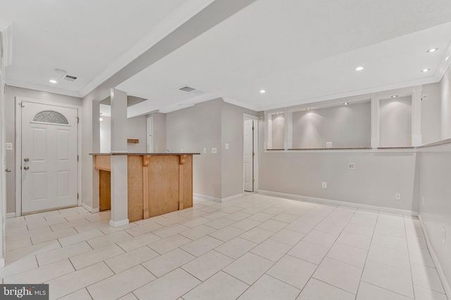 8471 GREAT LAKE LN, Springfield, VA 22153