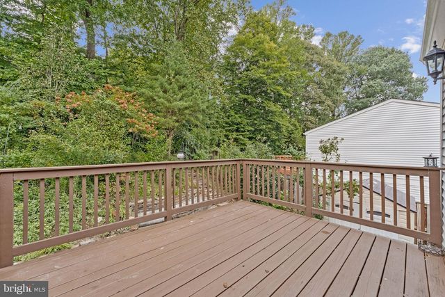 8471 GREAT LAKE LN, Springfield, VA 22153
