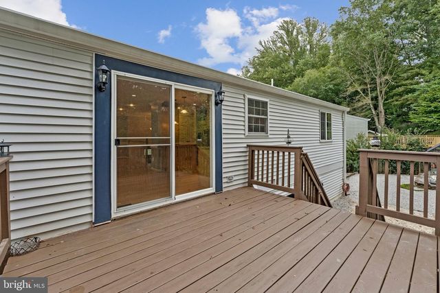 8471 GREAT LAKE LN, Springfield, VA 22153