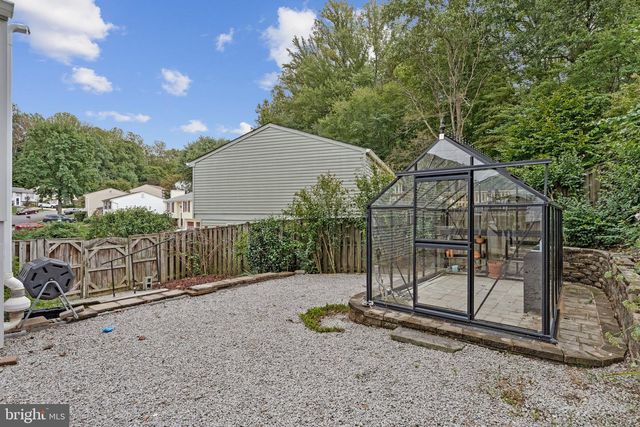 8471 GREAT LAKE LN, Springfield, VA 22153