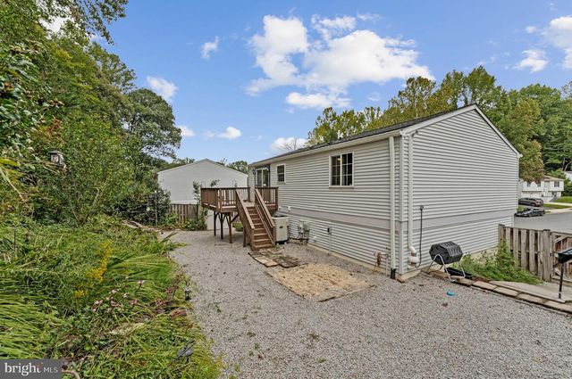 8471 GREAT LAKE LN, Springfield, VA 22153