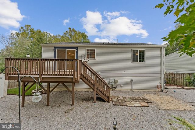 8471 GREAT LAKE LN, Springfield, VA 22153