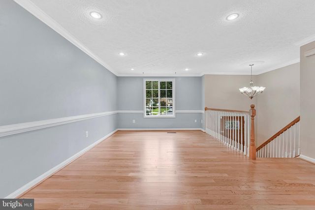 8471 GREAT LAKE LN, Springfield, VA 22153