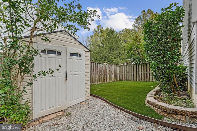 8471 GREAT LAKE LN, Springfield, VA 22153
