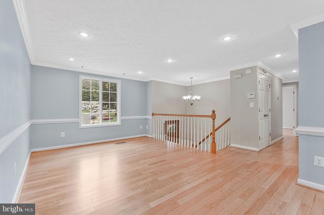 8471 GREAT LAKE LN, Springfield, VA 22153