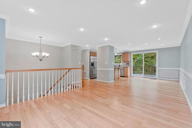 8471 GREAT LAKE LN, Springfield, VA 22153