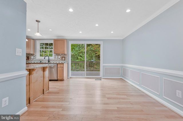 8471 GREAT LAKE LN, Springfield, VA 22153