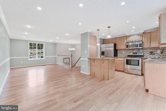 8471 GREAT LAKE LN, Springfield, VA 22153