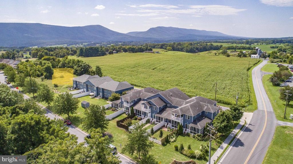 246 PARKSIDE CT, Woodstock, VA 22664