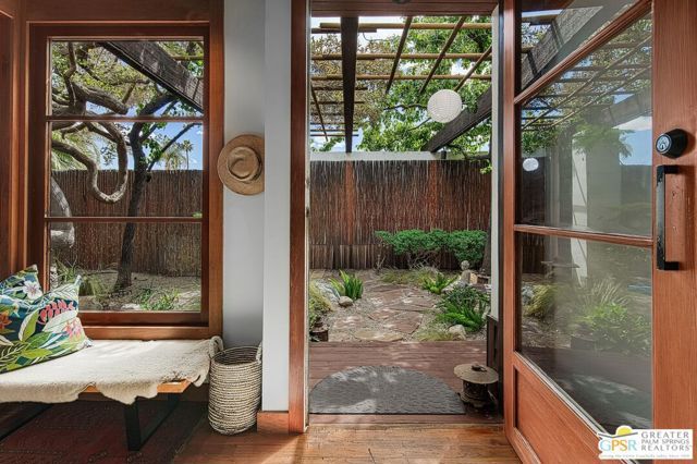 465 N Calle Rolph, Palm Springs, CA 92262
