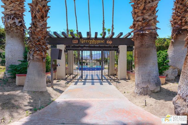 465 N Calle Rolph, Palm Springs, CA 92262