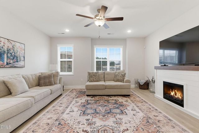 978 Gateway Commons Circle, Wake Forest, NC 27587