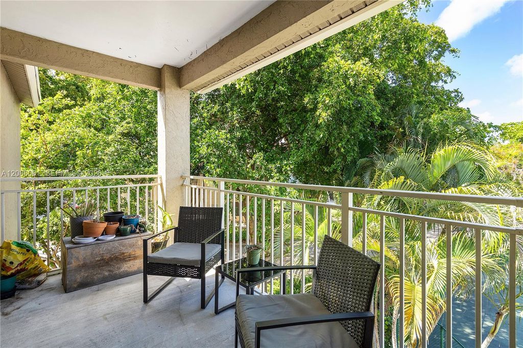 1825 Palm Cove Boulevard 7-303, Delray Beach, FL 33445