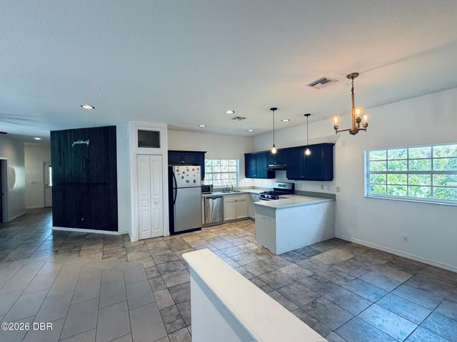 1608 N Halifax Avenue, Daytona Beach, FL 32118