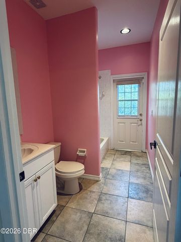 1608 N Halifax Avenue, Daytona Beach, FL 32118
