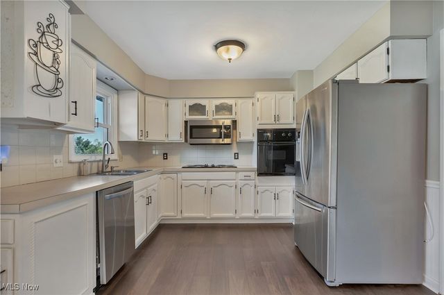 2793 Rita Street NE, Hartville, OH 44632