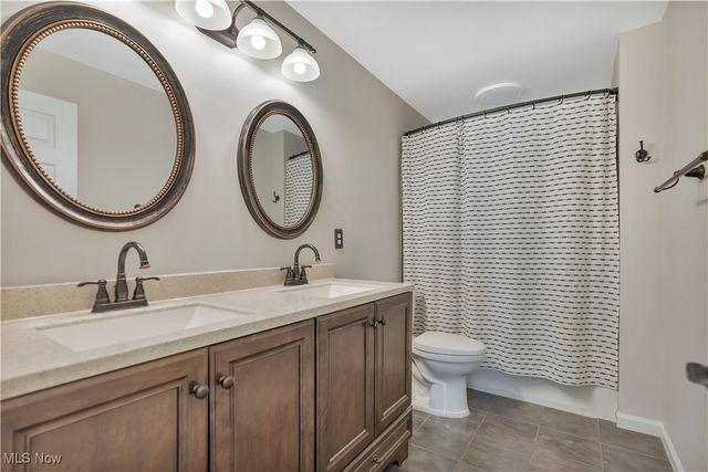 2793 Rita Street NE, Hartville, OH 44632