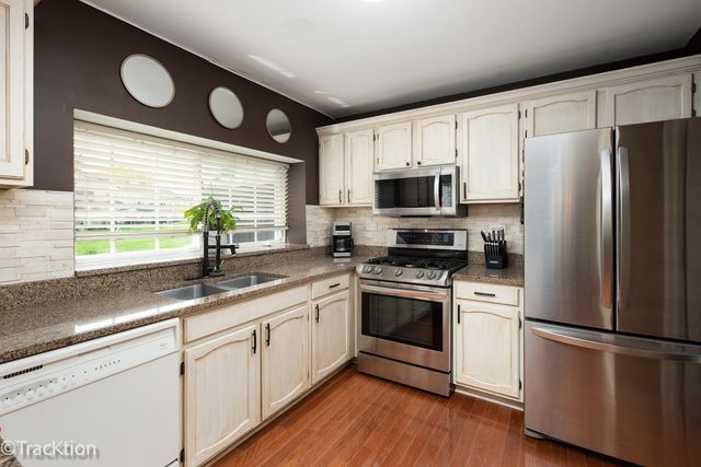 17 Peach Tree Lane, Westmont, IL 60559