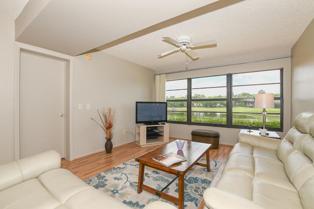 20 Plantation Drive 101, Vero Beach, FL 32966