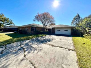 2204 Acadian Dr, Houma, LA 70363