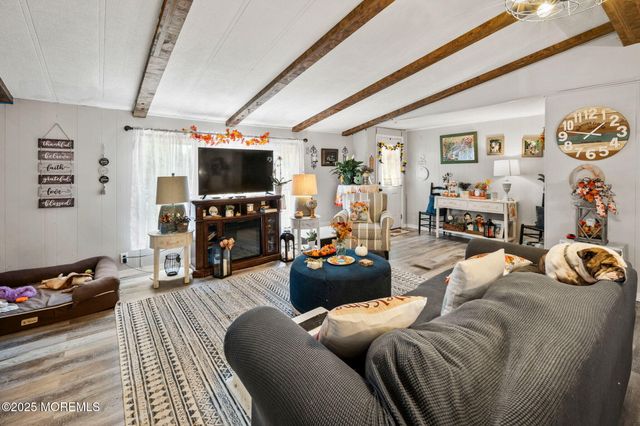 8 Mary Court, Barnegat, NJ 08005