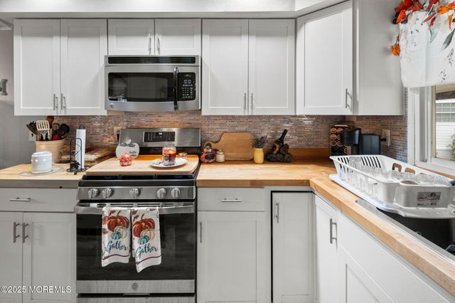 8 Mary Court, Barnegat, NJ 08005